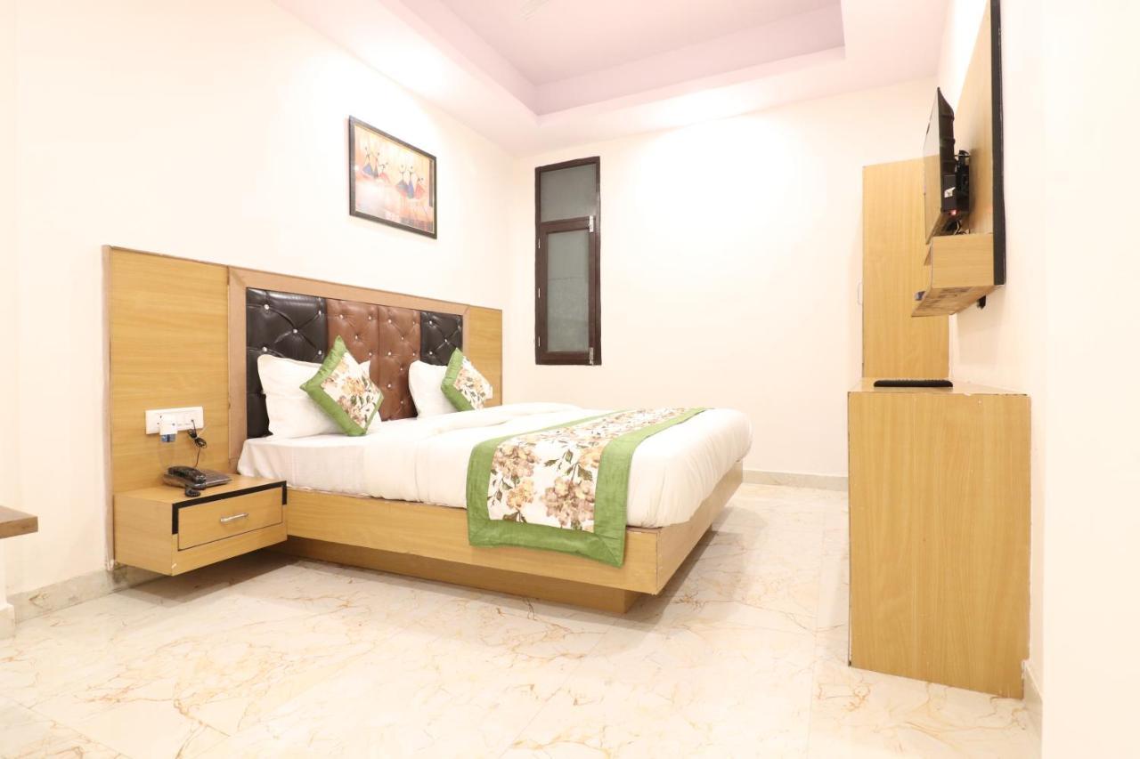 Hotel Hari International - Noida Sector 11 Екстериор снимка