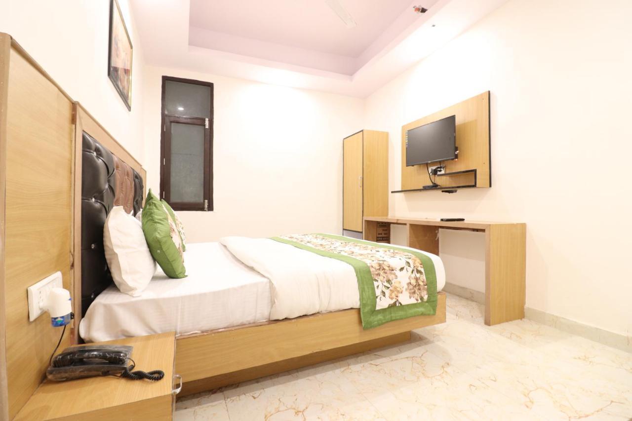 Hotel Hari International - Noida Sector 11 Екстериор снимка