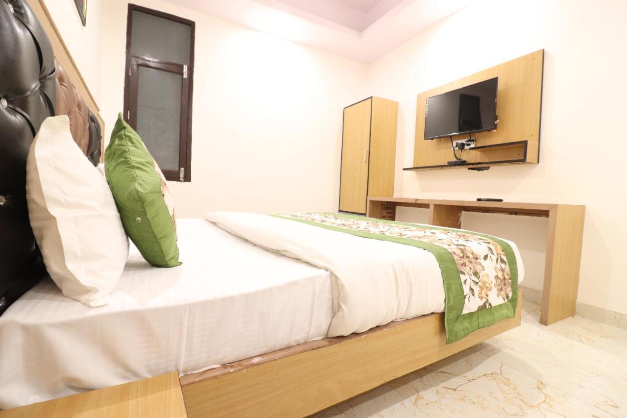 Hotel Hari International - Noida Sector 11 Екстериор снимка