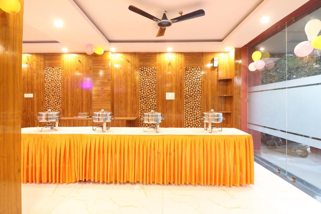Hotel Hari International - Noida Sector 11 Екстериор снимка