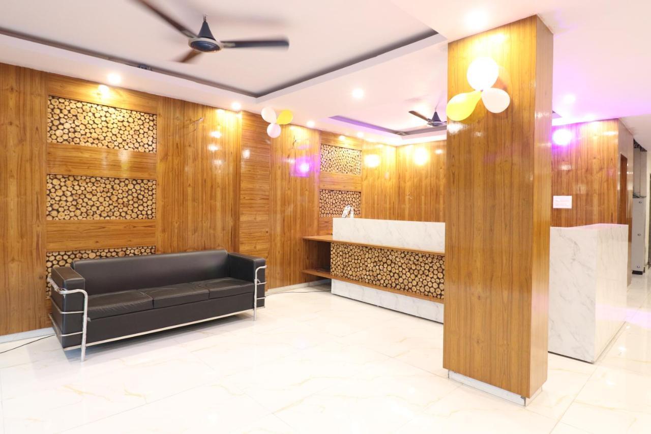 Hotel Hari International - Noida Sector 11 Екстериор снимка