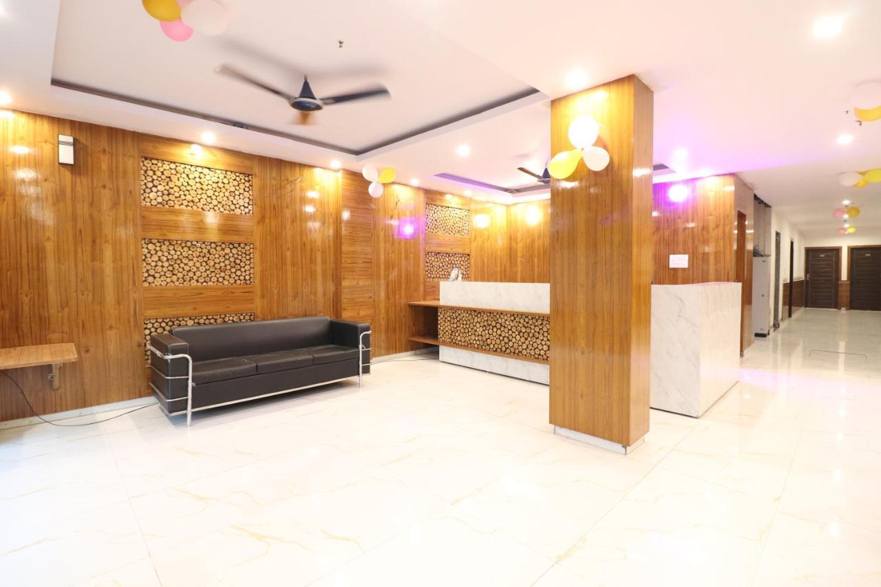 Hotel Hari International - Noida Sector 11 Екстериор снимка