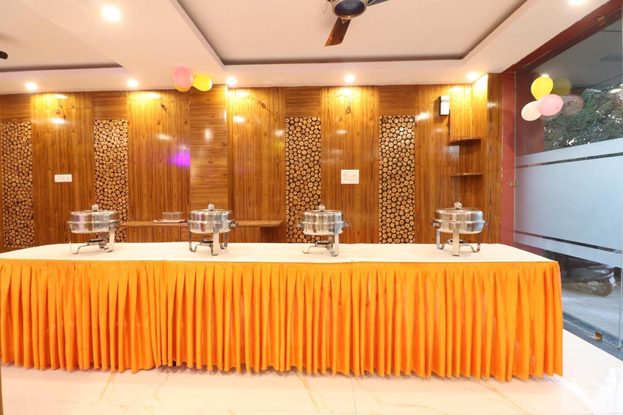 Hotel Hari International - Noida Sector 11 Екстериор снимка