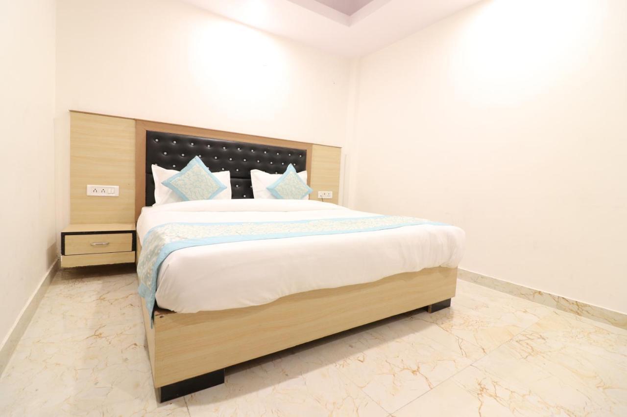 Hotel Hari International - Noida Sector 11 Екстериор снимка