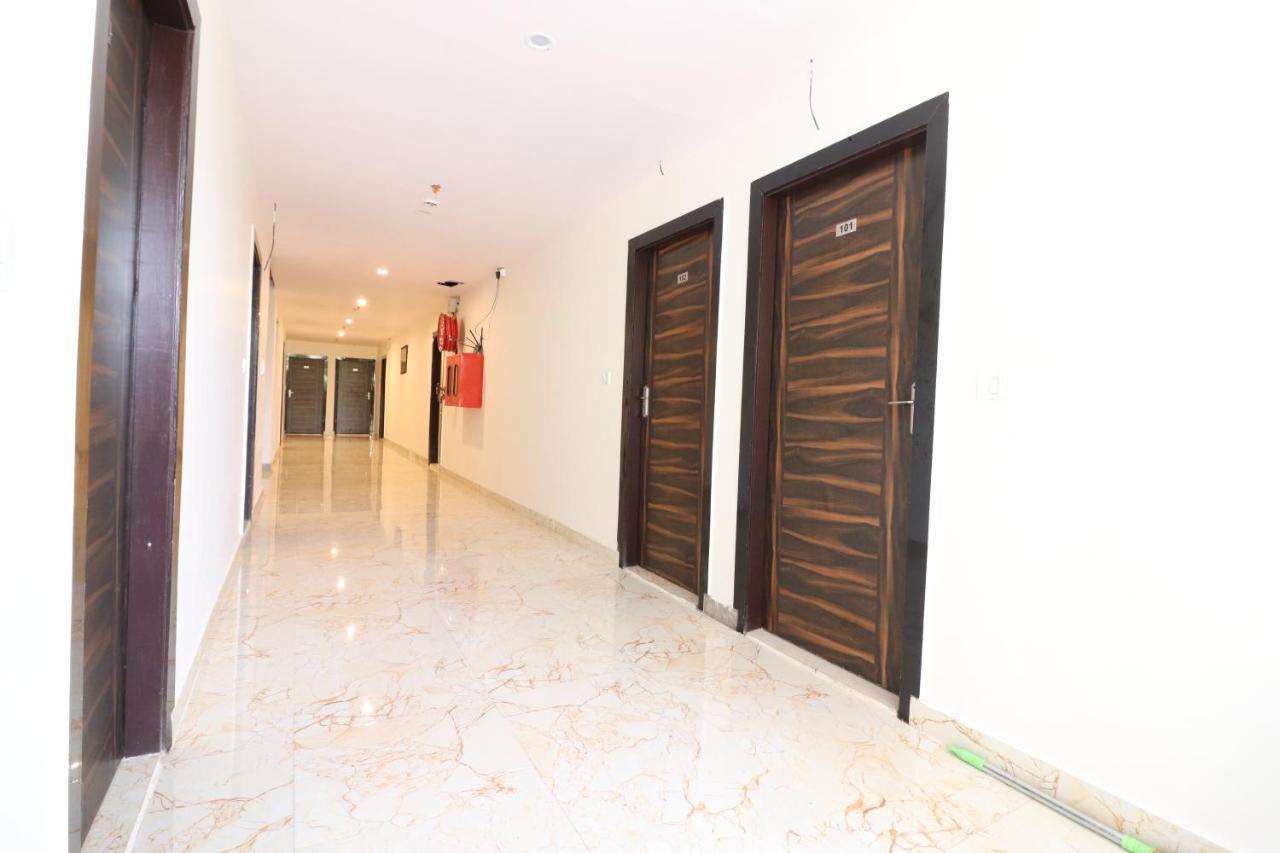 Hotel Hari International - Noida Sector 11 Екстериор снимка