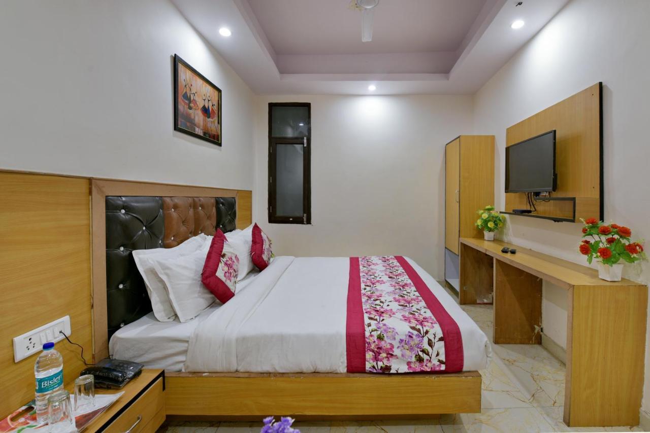 Hotel Hari International - Noida Sector 11 Екстериор снимка