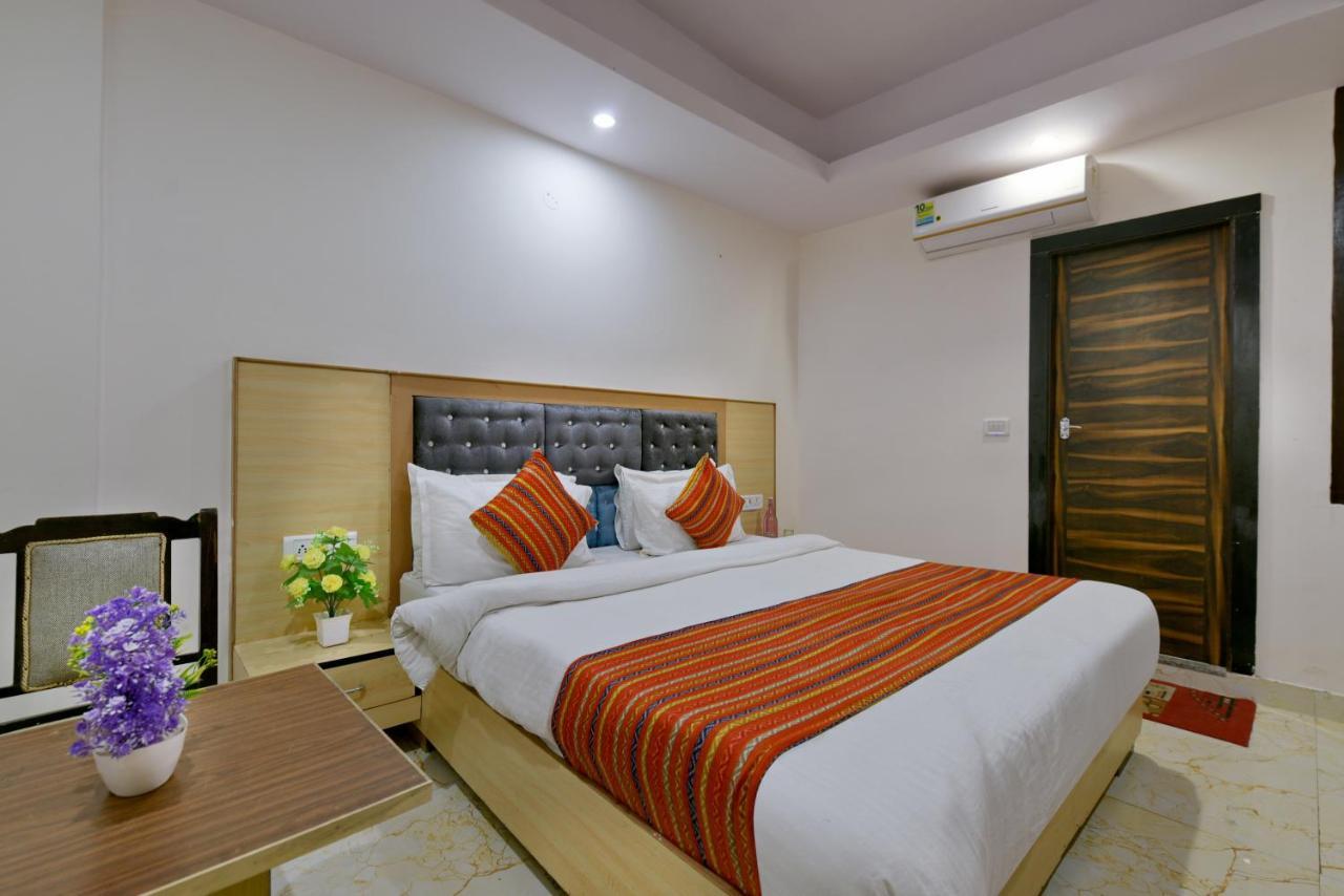 Hotel Hari International - Noida Sector 11 Екстериор снимка