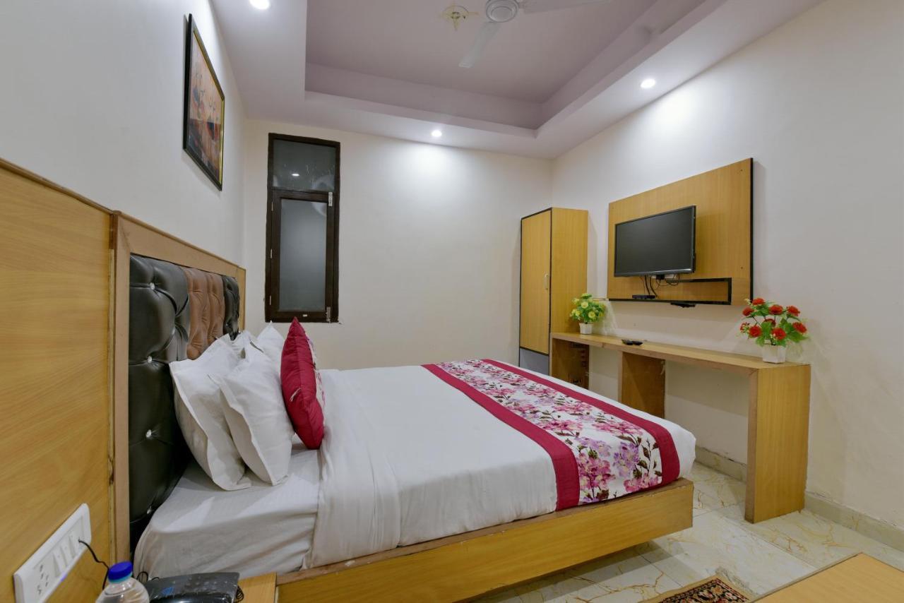 Hotel Hari International - Noida Sector 11 Екстериор снимка