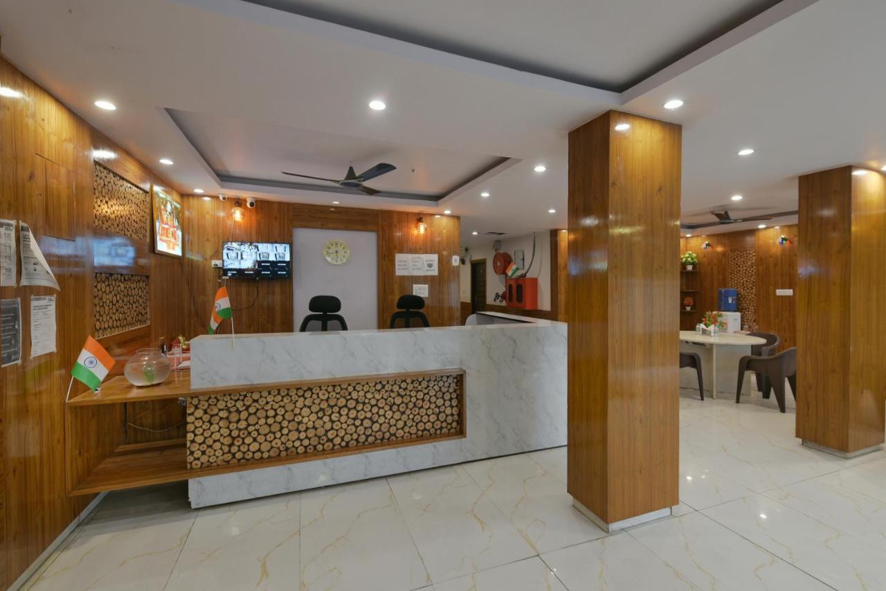 Hotel Hari International - Noida Sector 11 Екстериор снимка
