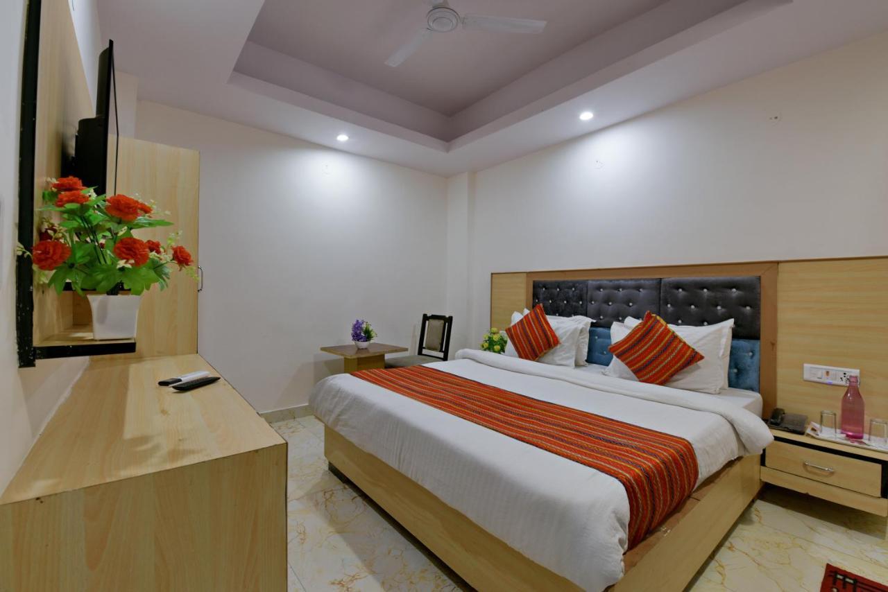 Hotel Hari International - Noida Sector 11 Екстериор снимка