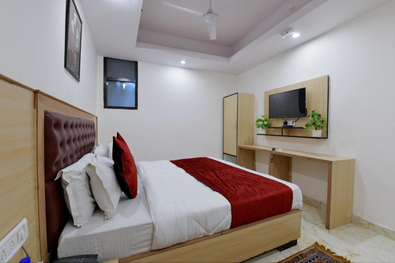 Hotel Hari International - Noida Sector 11 Екстериор снимка