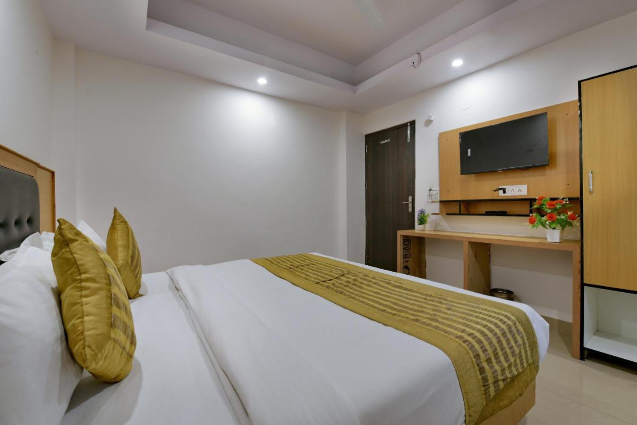 Hotel Hari International - Noida Sector 11 Екстериор снимка