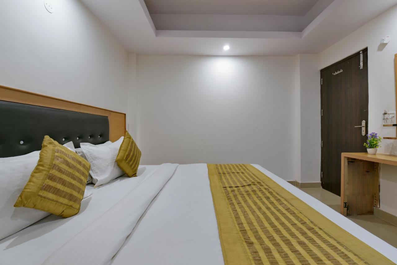 Hotel Hari International - Noida Sector 11 Екстериор снимка