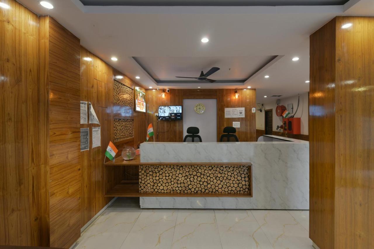 Hotel Hari International - Noida Sector 11 Екстериор снимка