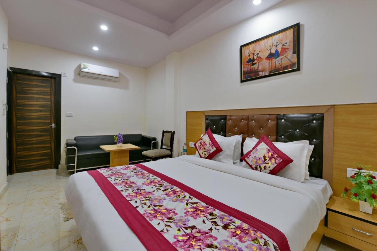 Hotel Hari International - Noida Sector 11 Екстериор снимка