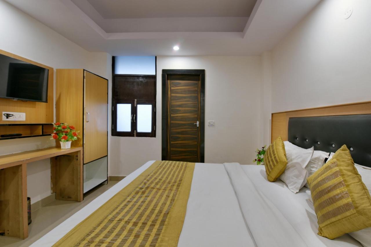 Hotel Hari International - Noida Sector 11 Екстериор снимка