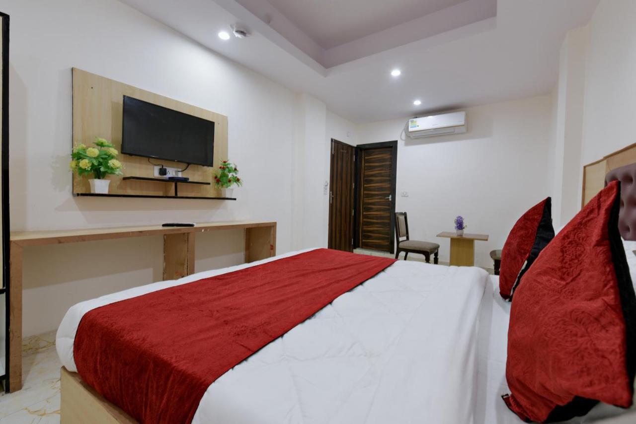 Hotel Hari International - Noida Sector 11 Екстериор снимка