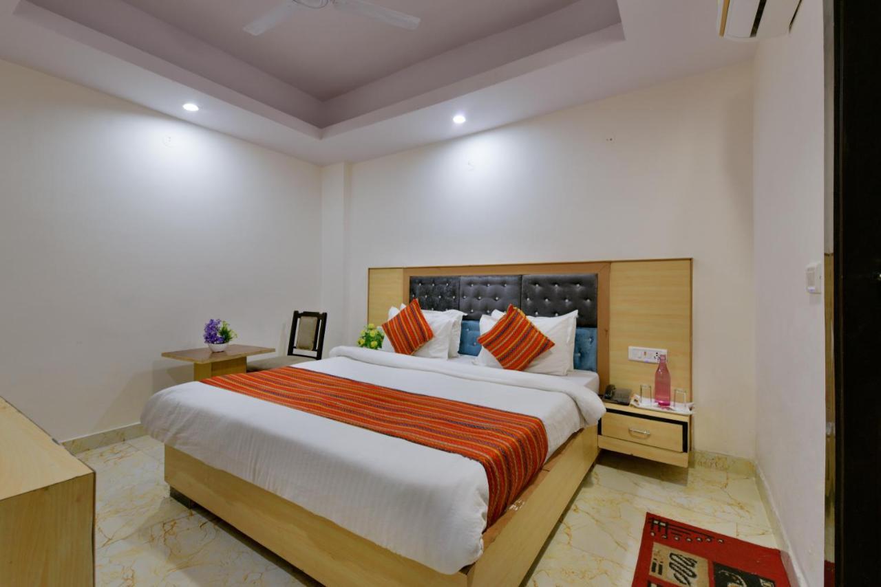 Hotel Hari International - Noida Sector 11 Екстериор снимка