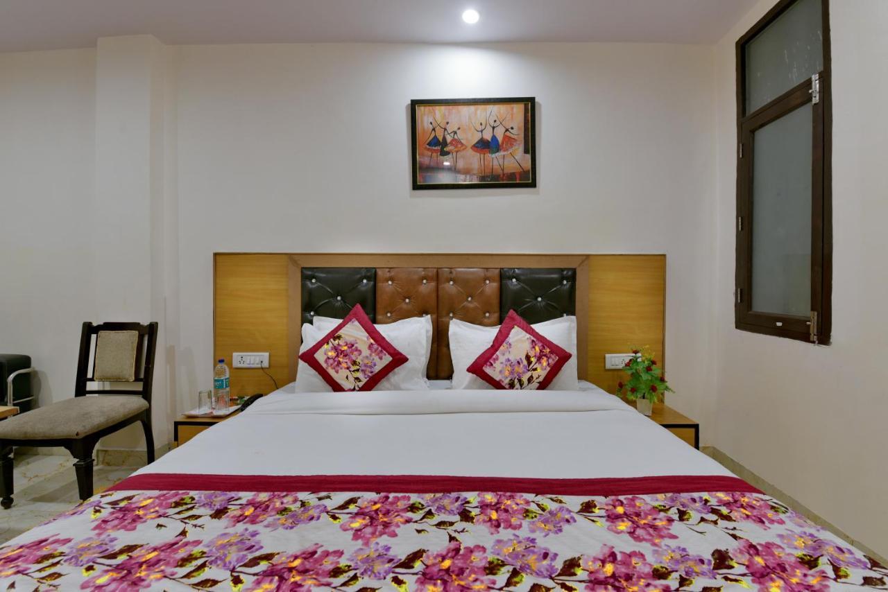 Hotel Hari International - Noida Sector 11 Екстериор снимка