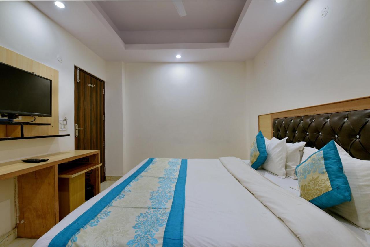 Hotel Hari International - Noida Sector 11 Екстериор снимка