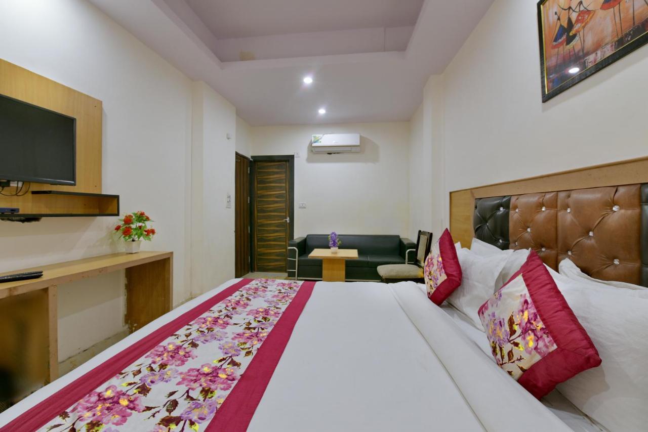 Hotel Hari International - Noida Sector 11 Екстериор снимка