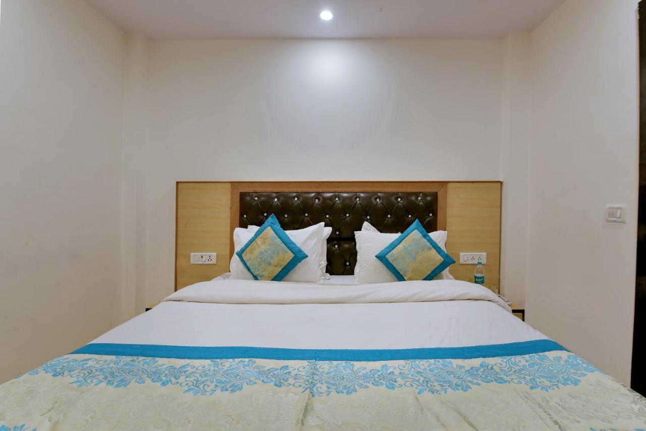 Hotel Hari International - Noida Sector 11 Екстериор снимка