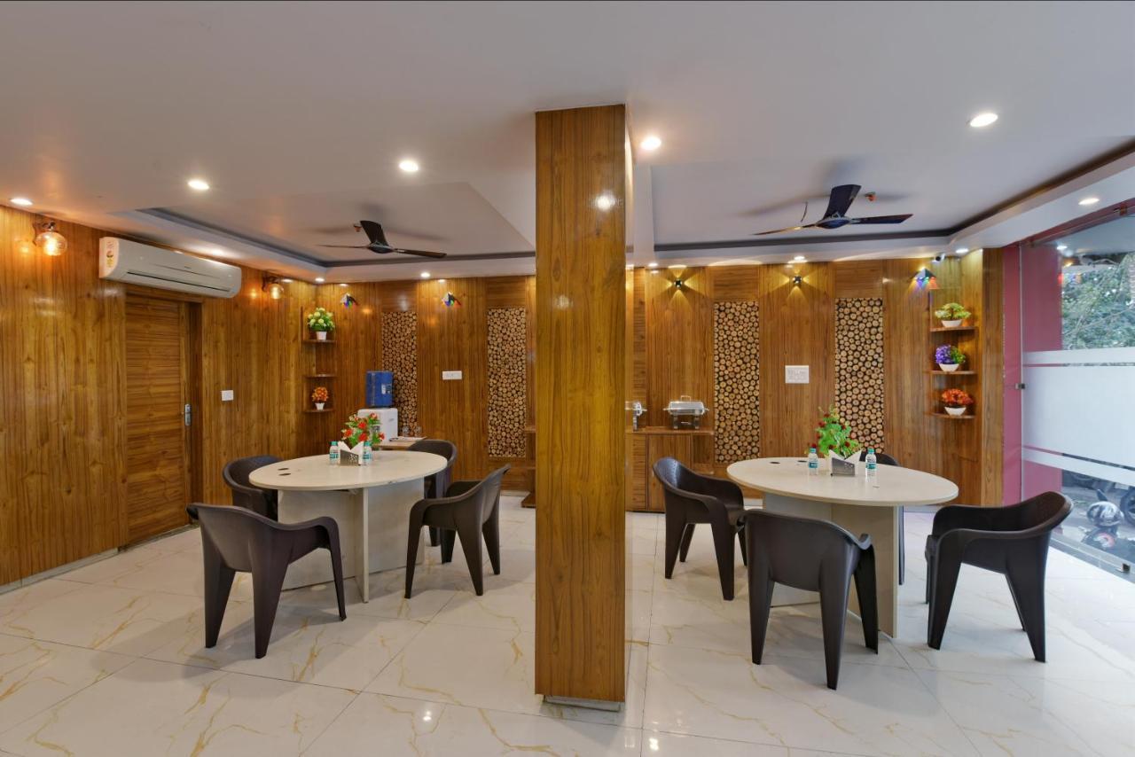 Hotel Hari International - Noida Sector 11 Екстериор снимка