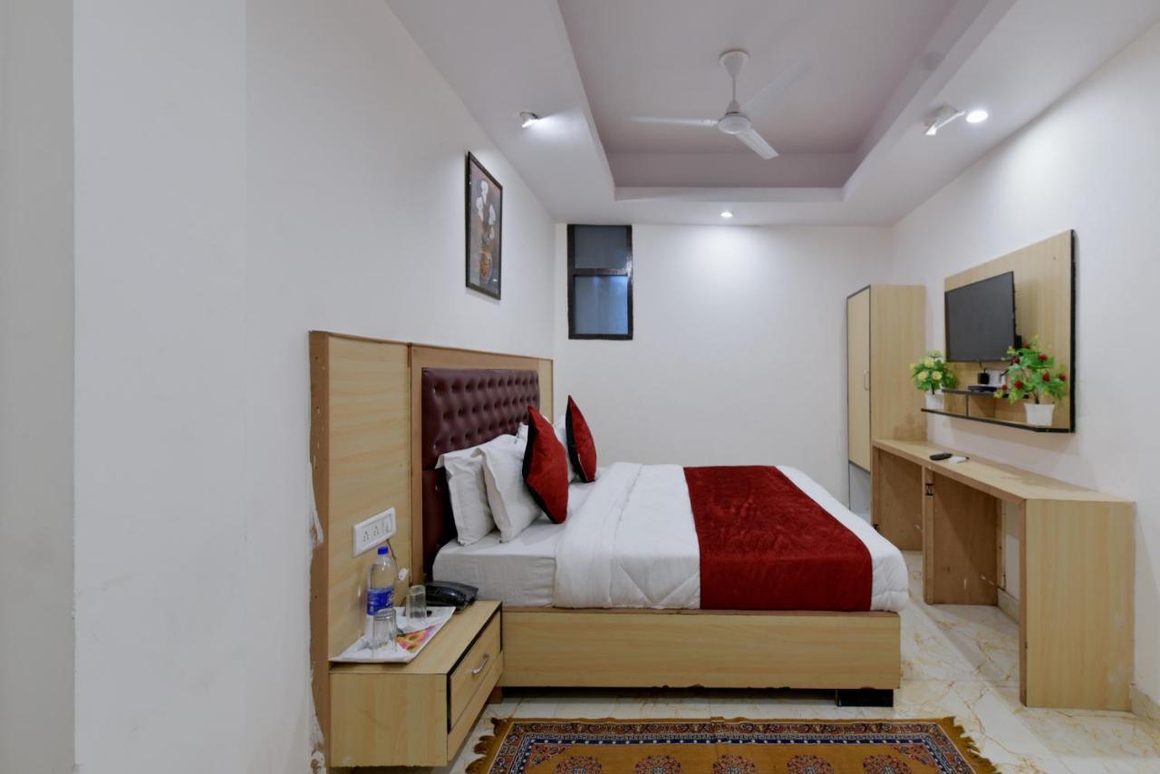 Hotel Hari International - Noida Sector 11 Екстериор снимка