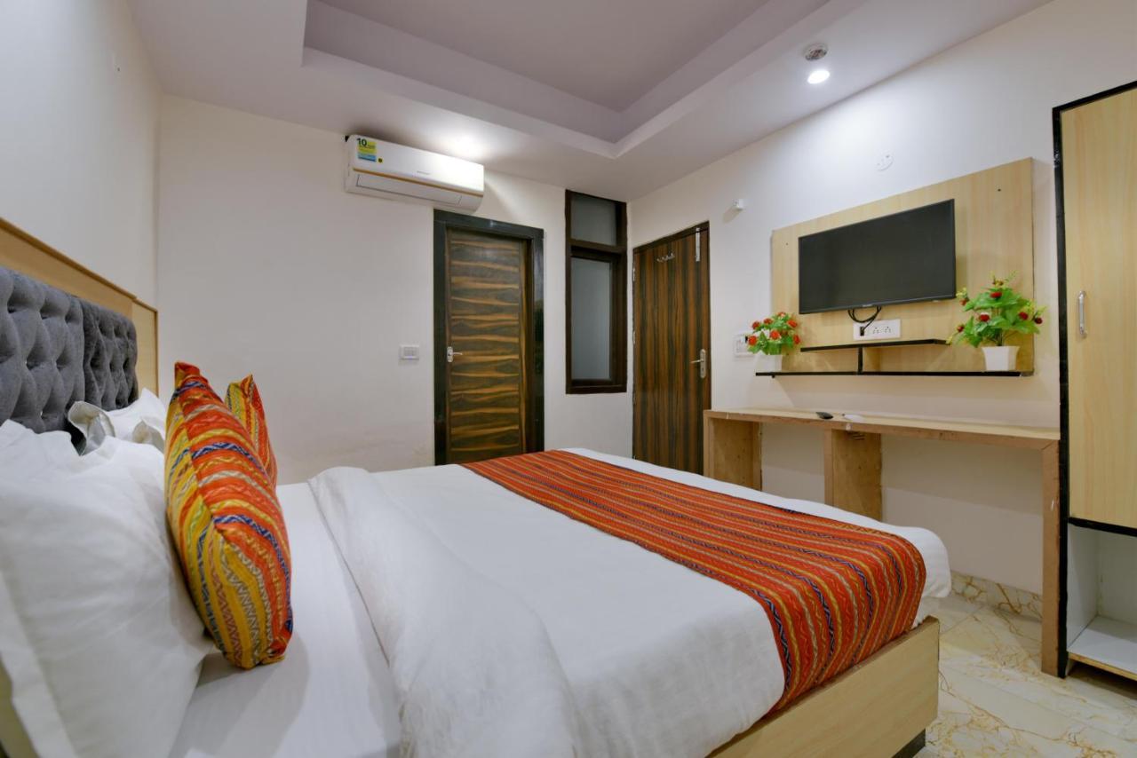 Hotel Hari International - Noida Sector 11 Екстериор снимка
