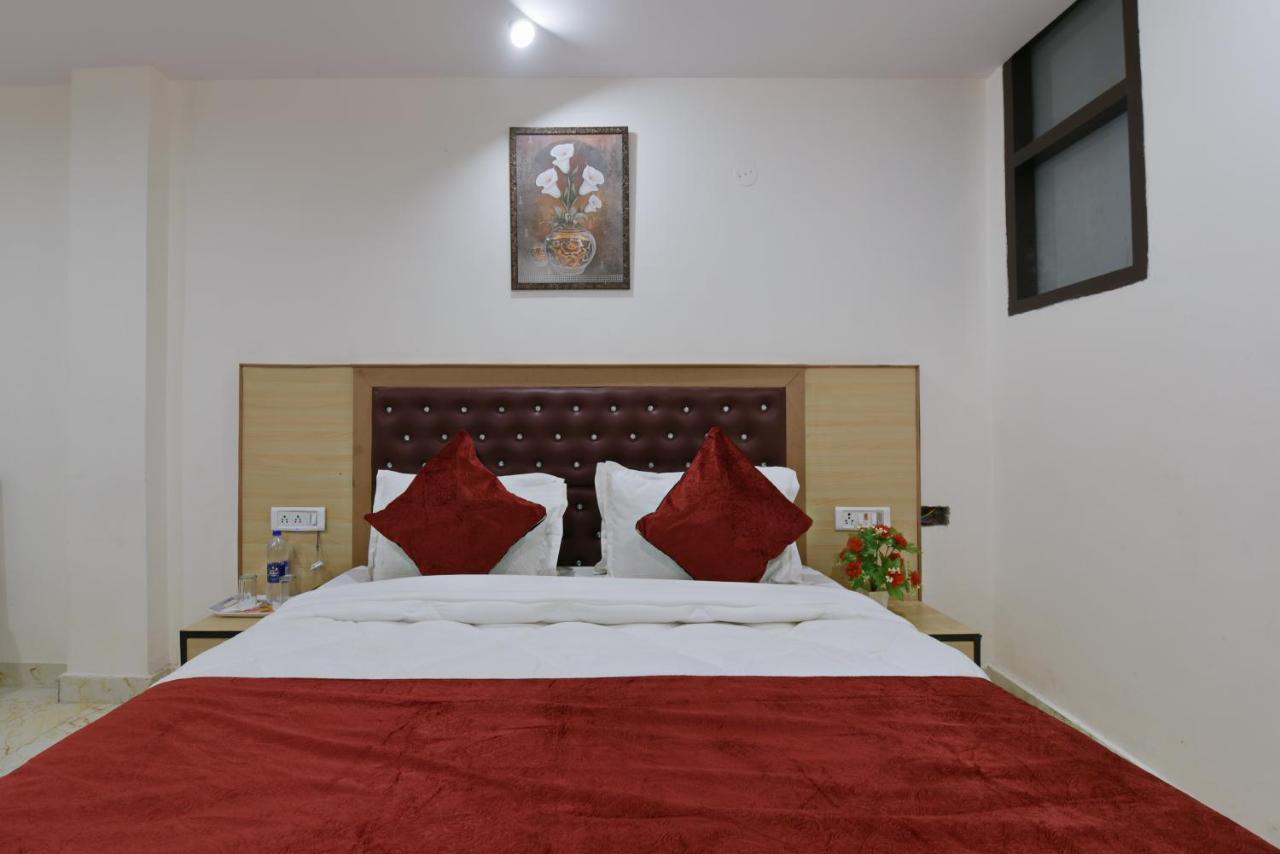 Hotel Hari International - Noida Sector 11 Екстериор снимка