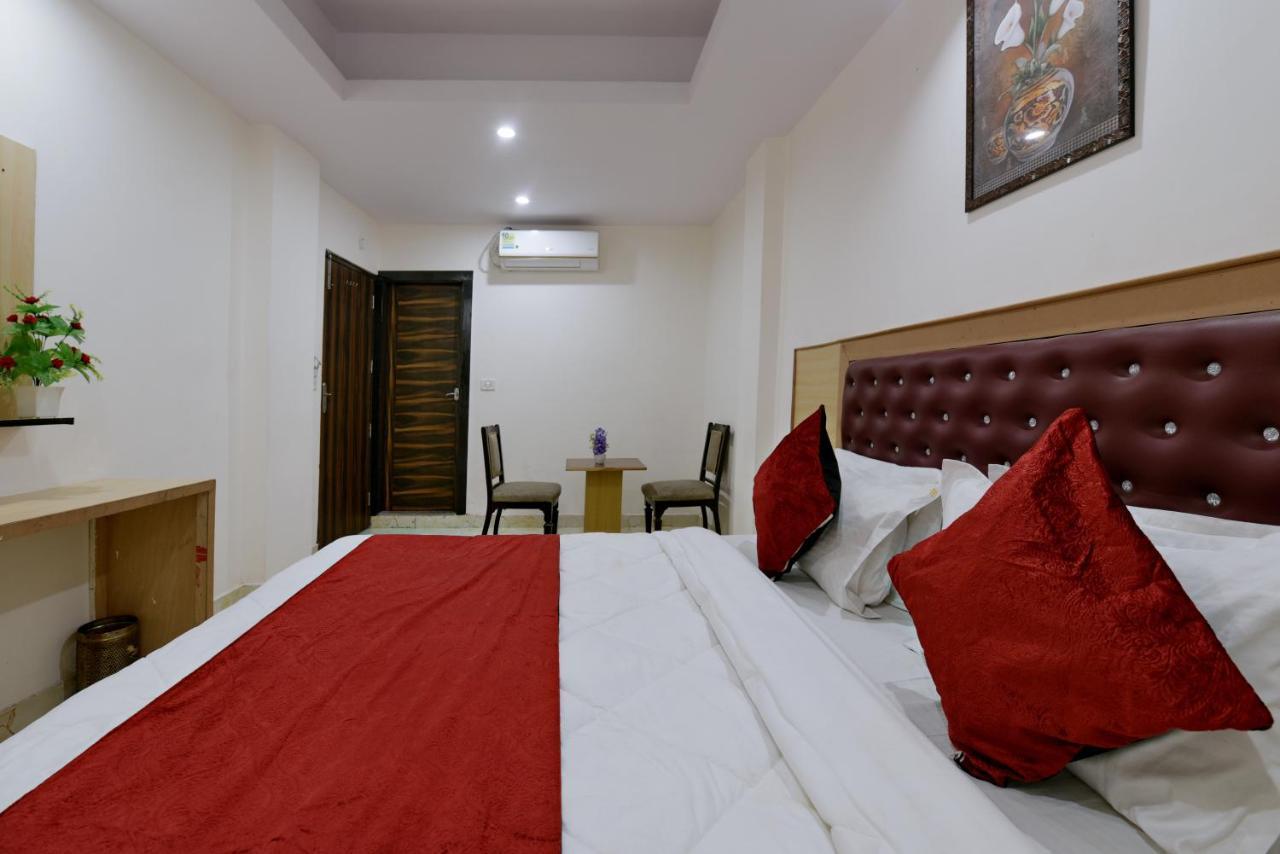 Hotel Hari International - Noida Sector 11 Екстериор снимка