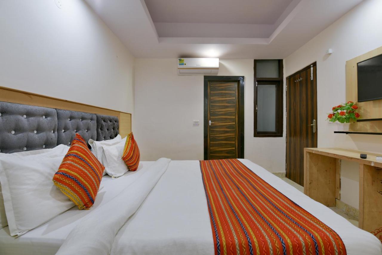 Hotel Hari International - Noida Sector 11 Екстериор снимка